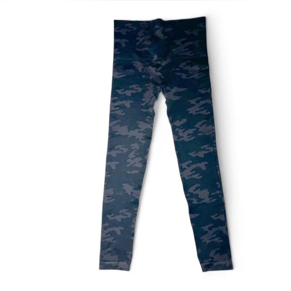 Spanx Seamless Black Camo Leggings M - Picture 4 of 6